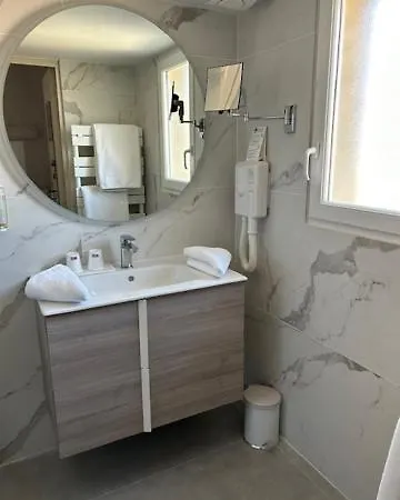 Hotel Mas Des Carassins 3*