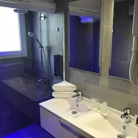 Hotel Mas Des Carassins 3*