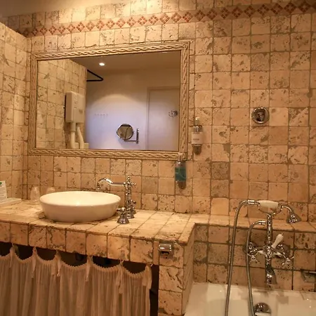 Mas Des Carassins Hotel